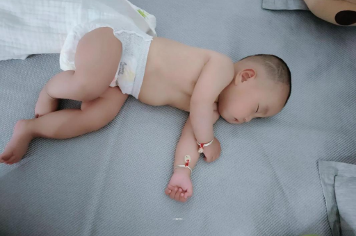 东阳几个月宝宝会抬头